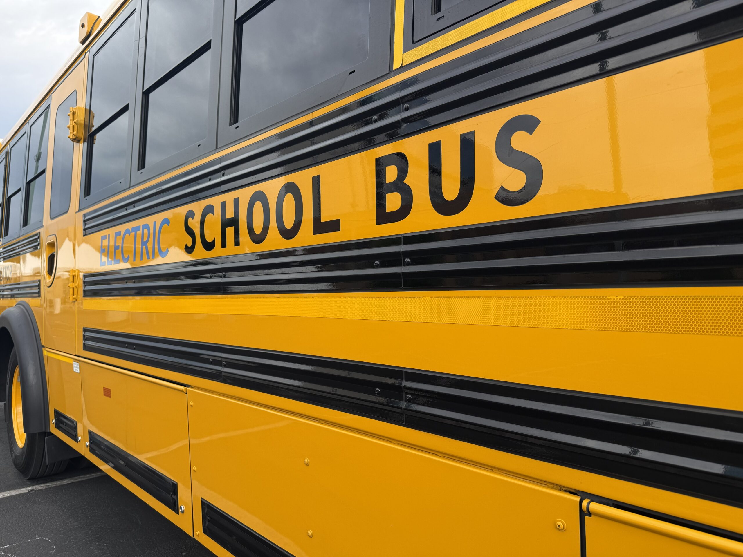 electric school bus